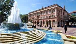 Fountain in USC's Hahn Plaza